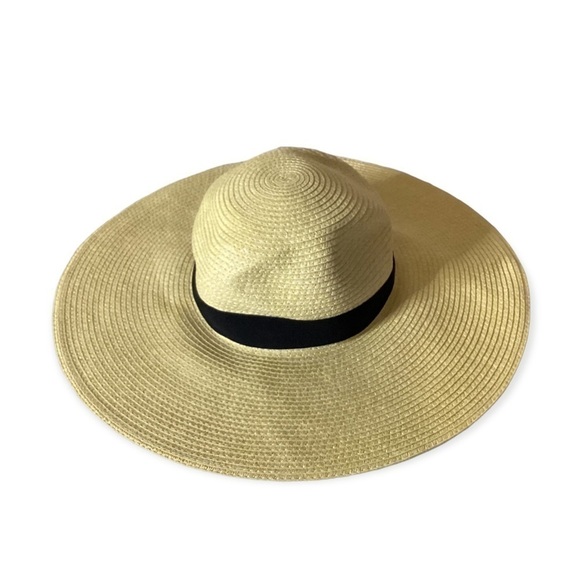 Adorable Floppy Hat - Picture 1 of 5